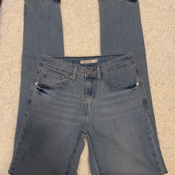 Light wash Levi jeans - Picture 3 of 4